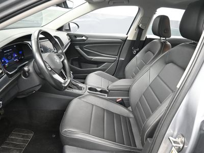 2024 Volkswagen Jetta 1.5T SE Sedan - Photo 10