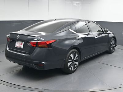 2022 Nissan Altima 2.5 SV Sedan — detail view