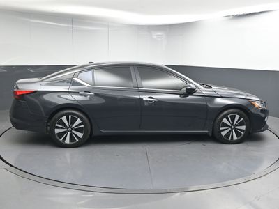 2022 Nissan Altima 2.5 SV Sedan — photo 8 view