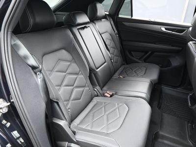 2024 Volkswagen Atlas Cross Sport 2.0T SE w/Technology SUV — photo 14 view