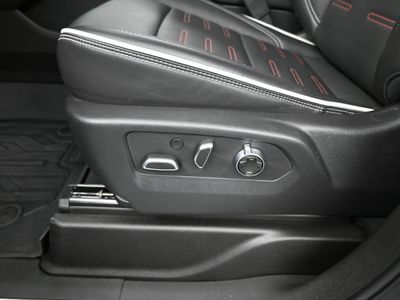 2025 GMC Yukon AT4 Ultimate SUV - Photo 11