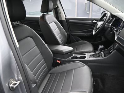 2024 Volkswagen Jetta 1.5T SE Sedan - Photo 15