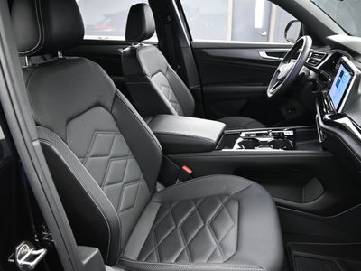 2024 Volkswagen Atlas Cross Sport 2.0T SE w/Technology SUV — photo 15 view
