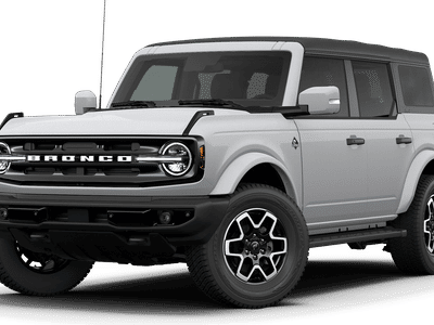 2026 Ford Bronco Outer Banks in Avalanche Gray — front three-quarter view