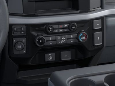 2025 Ford Chassis Cab - Photo 23