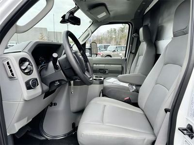 2025 Ford E-350SD - Photo 30