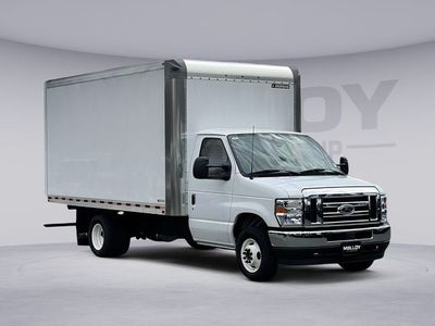 2025 Ford E-350SD - Photo 29