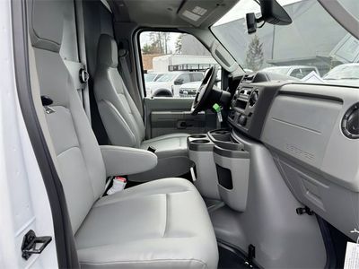 2025 Ford E-350SD - Photo 28