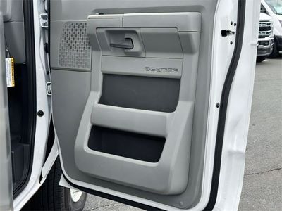 2025 Ford E-350SD - Photo 11