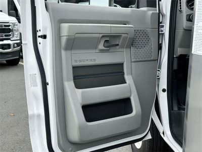 2025 Ford E-350SD - Photo 7