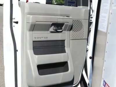 2025 Ford E-350SD - Photo 3