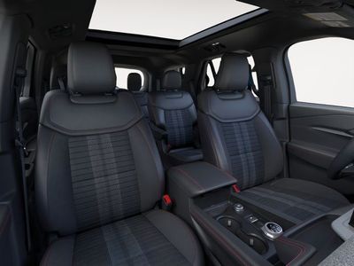 2026 Ford Explorer — photo 7 view