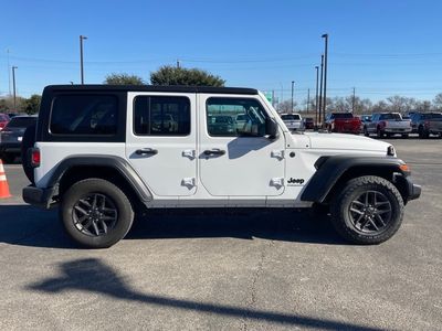 2024 Jeep Wrangler - Photo 4