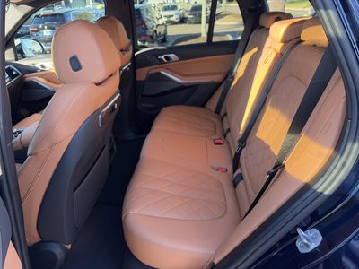 2026 BMW X5 xDrive50e — photo 17 view