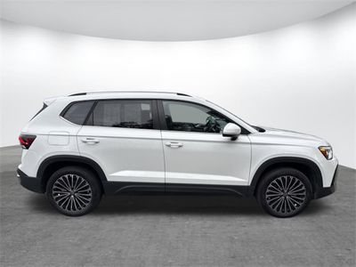 2025 Volkswagen Taos - Photo 3