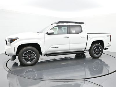 2025 Toyota Tacoma - Photo 2