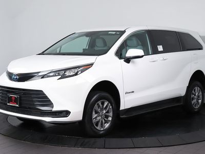 2025 Toyota Sienna - Photo 1
