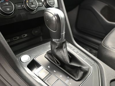 2018 Volkswagen Tiguan 2.0T SEL SUV - Photo 14