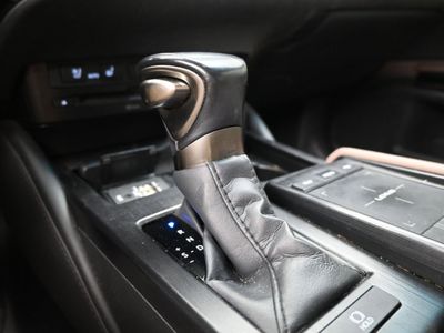 2022 Lexus ES 350 Sedan - Photo 14