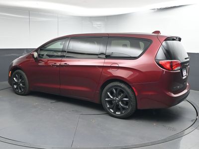 2018 Chrysler Pacifica Touring Plus Van - Photo 4