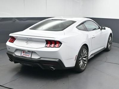 2025 Ford Mustang Coupe - Photo 4