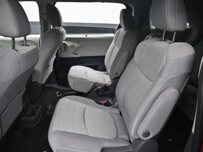 2021 Toyota Sienna LE 8 Passenger Van - Photo 11
