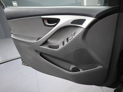 2013 Hyundai Elantra Limited w/PZEV Sedan - Photo 14