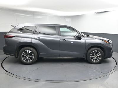 2024 Toyota Highlander XLE SUV - Photo 8