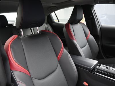 2026 Toyota Prius Plug-in Hybrid XSE Premium Hatchback - Photo 15