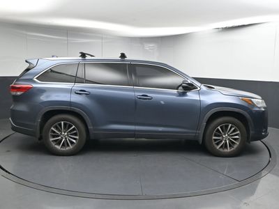 2019 Toyota Highlander XLE V6 SUV — photo 8 view