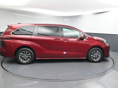 2021 Toyota Sienna LE 8 Passenger Van - Photo 8