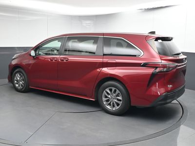 2021 Toyota Sienna LE 8 Passenger Van - Photo 4