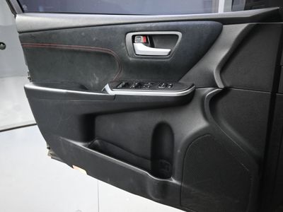 2015 Toyota Camry XLE Sedan - Photo 15