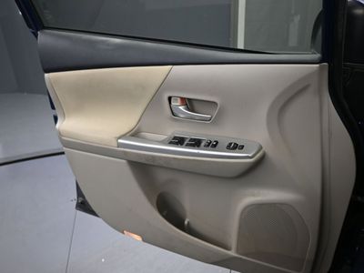 2012 Toyota Prius v Two Wagon - Photo 12