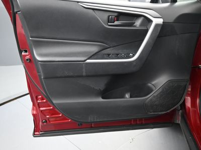 2020 Toyota RAV4 LE SUV — photo 15 view