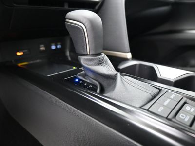 2025 Toyota Camry SE Sedan — photo 14 view
