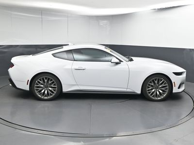 2025 Ford Mustang Coupe - Photo 8