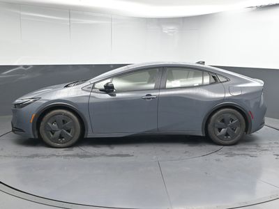 2025 Toyota Prius LE Hatchback — photo 7 view