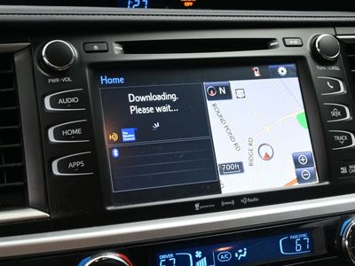 2019 Toyota Highlander XLE V6 SUV — photo 11 view
