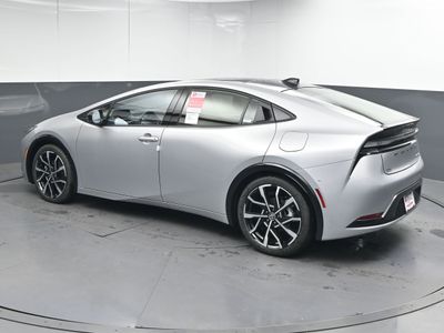 2026 Toyota Prius Plug-in Hybrid XSE Premium Hatchback - Photo 5