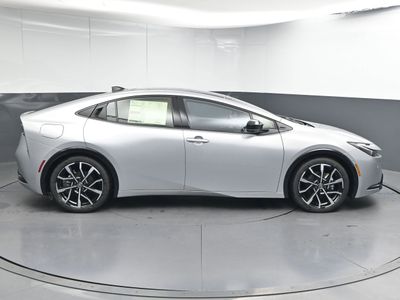 2026 Toyota Prius Plug-in Hybrid XSE Premium Hatchback - Photo 8