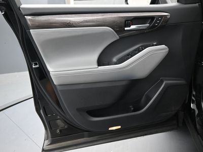 2023 Toyota Highlander L SUV - Photo 15