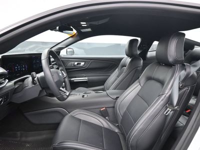 2025 Ford Mustang Coupe - Photo 15