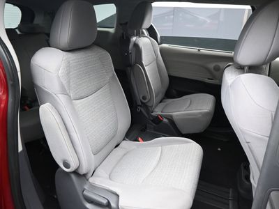 2021 Toyota Sienna LE 8 Passenger Van - Photo 13
