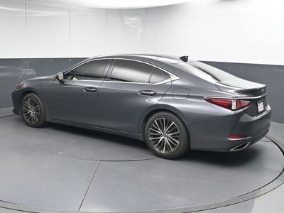2022 Lexus ES 350 Sedan - Photo 4