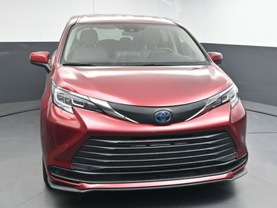 2021 Toyota Sienna LE 8 Passenger Van - Photo 2
