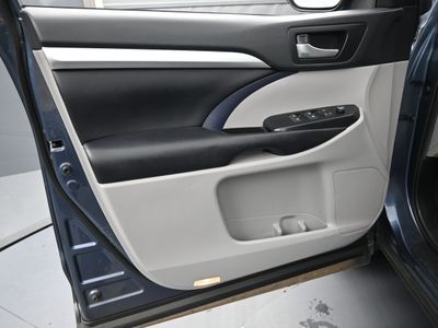 2019 Toyota Highlander XLE V6 SUV — photo 15 view