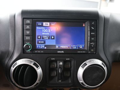 2012 Jeep Wrangler Unlimited Sahara SUV - Photo 11