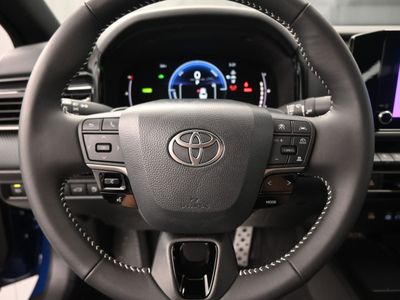 2025 Toyota Camry SE Sedan — photo 10 view