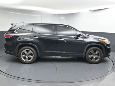 2016 Toyota Highlander Limited V6 SUV — photo 8 view